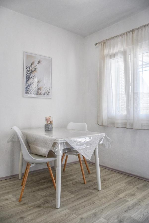 Apartments Sena Bol Exteriör bild
